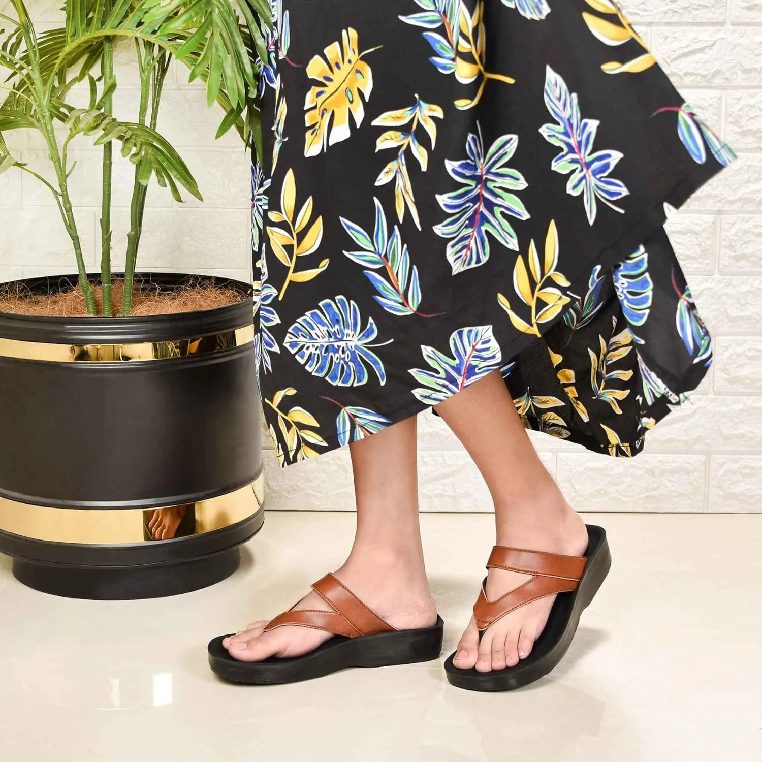 AEROTHOTIC Comfy Open Toe Arch Support Flip Flops for Women Cushion Padded Stylish Straps Dressy Sandals Walking Travel Beach Wear