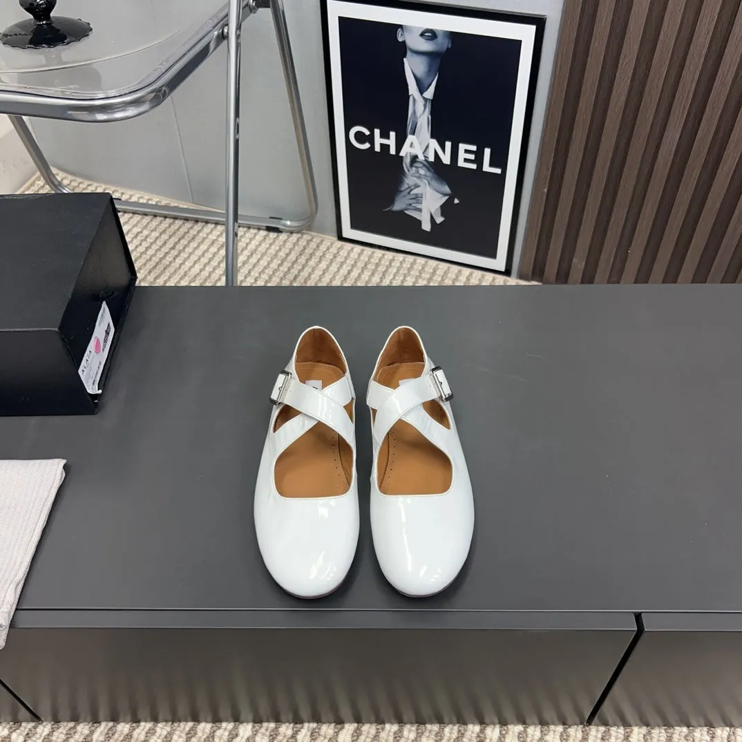 Alaila Criss Cross Ballet Flats In White Glossy Calfskin 996029