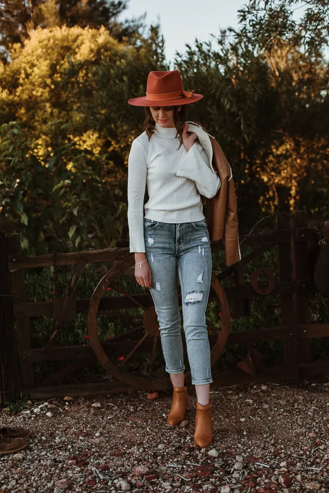ANKLE BOOTS Stuns in Tan